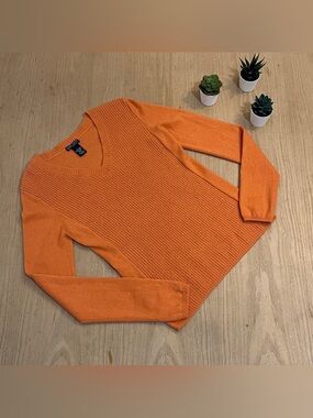 Vintage Daniel Bishop 100% Cashmere V-Neck Ribbed Sweater in Pumpkin Orange